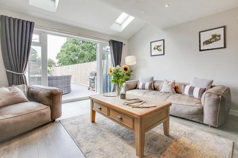 5 Blessen Meadow, Felsted, Dunmow, CM6 3XQ