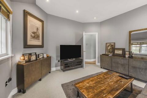 Flat 21, Holyoake House Holyoake Walk, London, W5 1QW