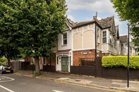 104a Elers Road, London, W13 9QE