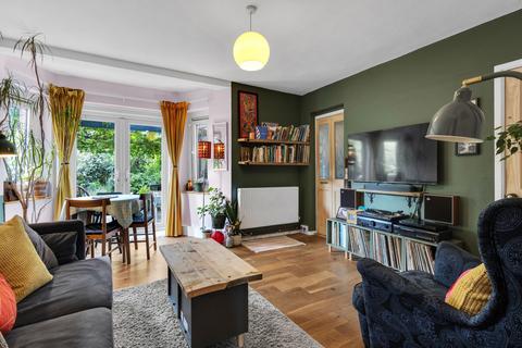2 Amber Avenue, London, E17 5PA