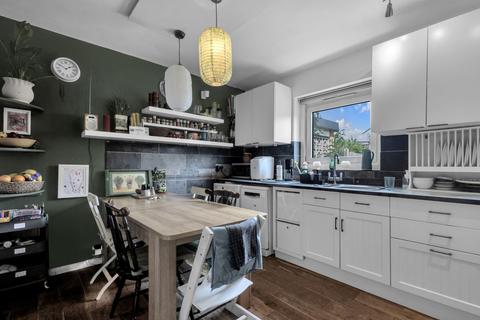 2 Amber Avenue, London, E17 5PA