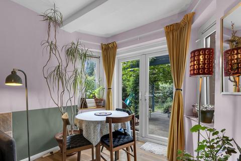 2 Amber Avenue, London, E17 5PA