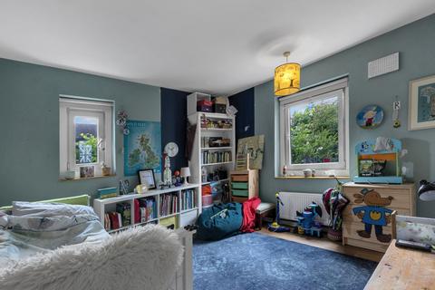2 Amber Avenue, London, E17 5PA