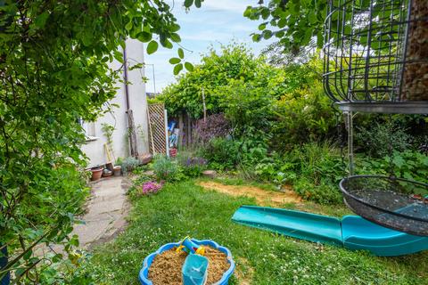2 Amber Avenue, London, E17 5PA