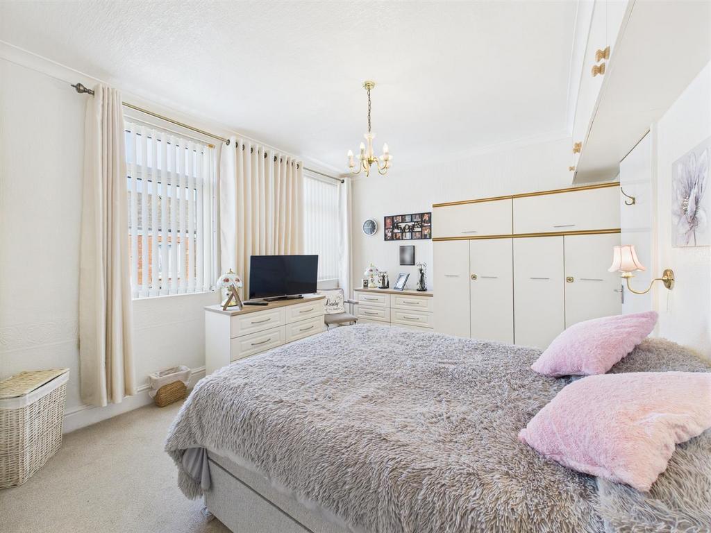 CAM05382 G0-PR0032-STILL004.jpg