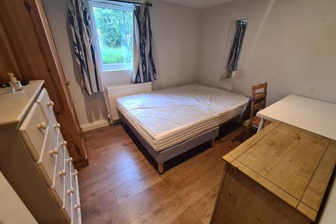 1 bedroom in a house share to rent, Wrangthorn Terrace, Leeds
