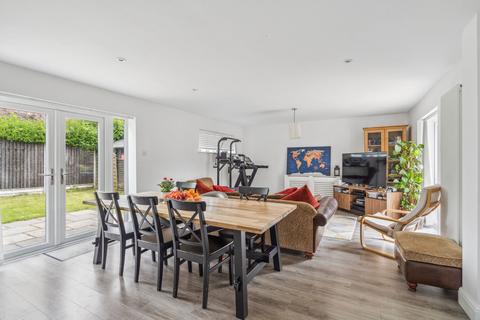 126b Botley Road, Chesham, HP5 1XN