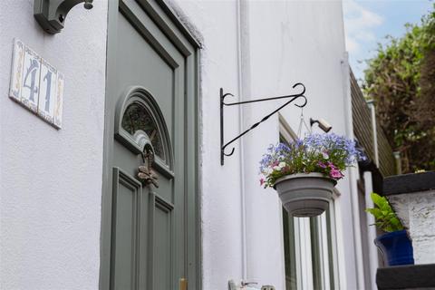 2 bedroom end of terrace house for sale, Oakdene Road, Redhill