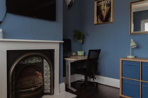2 bedroom end of terrace house for sale, Oakdene Road, Redhill
