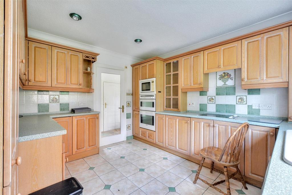 Kitchen 1.jpeg