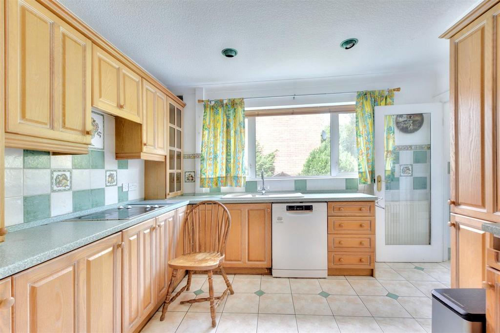 Kitchen 2.jpeg