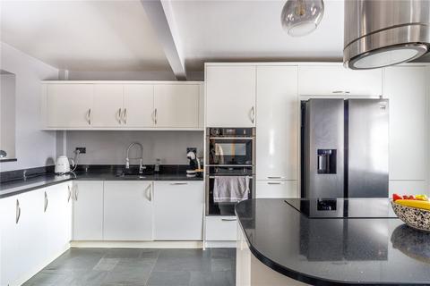 5 bedroom semi-detached house for sale