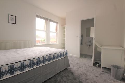 1 bedroom in a house share to rent, Tredworth Road, Gloucester GL1