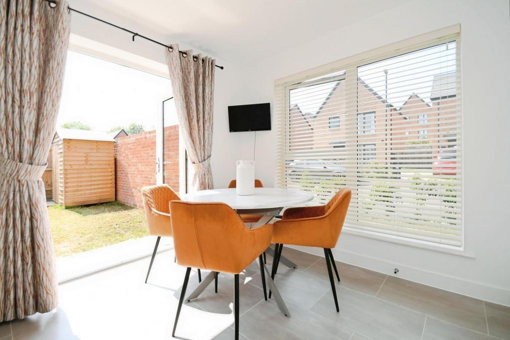 KITCHEN DINER 03.jpg