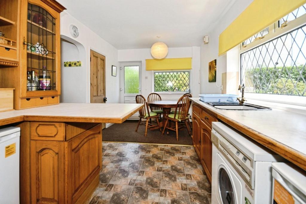 KITCHEN 03.jpg