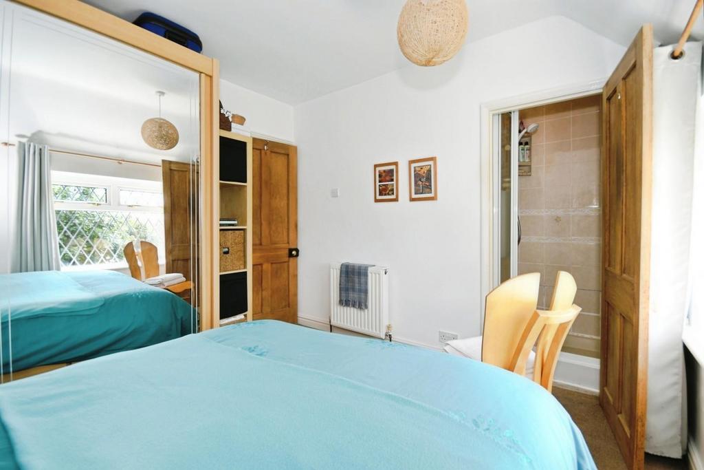 BEDROOM 1 03.jpg