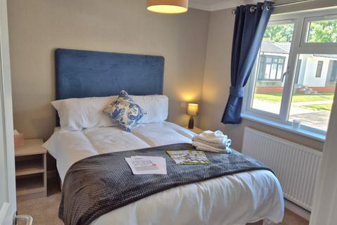 2 bedroom park home for sale, Rainham, Kent, ME8