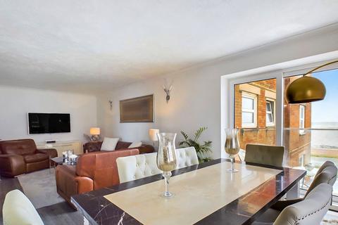 2 bedroom flat for sale, Augusta Place, Worthing, BN11 3PY