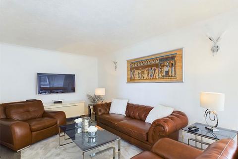 2 bedroom flat for sale, Augusta Place, Worthing, BN11 3PY