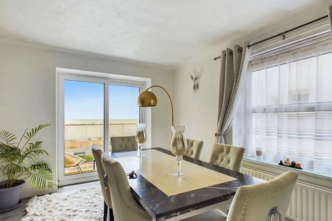 2 bedroom flat for sale, Augusta Place, Worthing, BN11 3PY