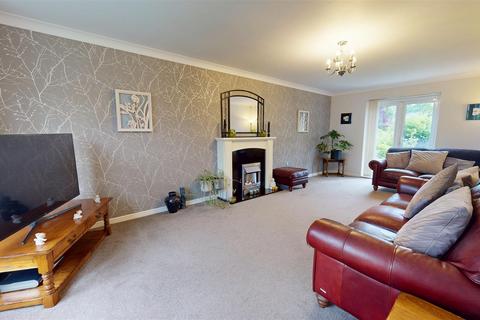 5 bedroom detached house for sale, Aspen Grove, Northowram, Halifax