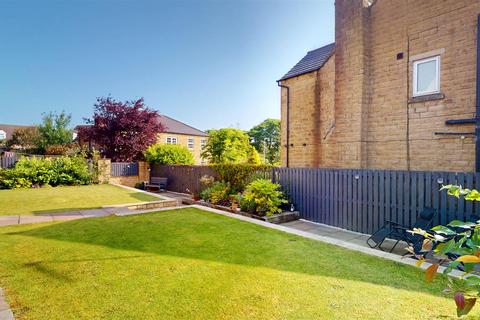 5 bedroom detached house for sale, Aspen Grove, Northowram, Halifax