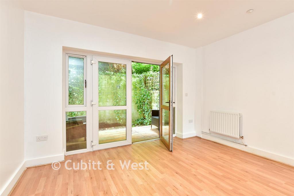 Bedroom 4/Dining Room