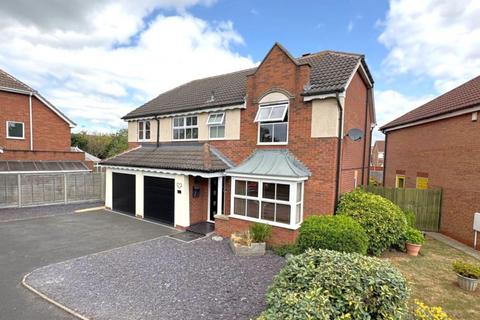 5 bedroom detached house for sale, Larkspur Drive, Evesham