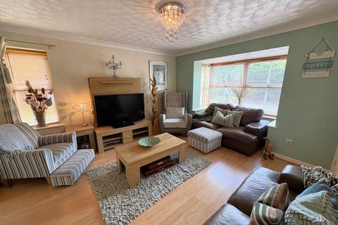 5 bedroom detached house for sale, Larkspur Drive, Evesham