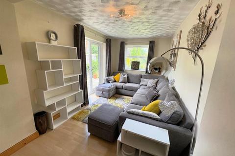 5 bedroom detached house for sale, Larkspur Drive, Evesham