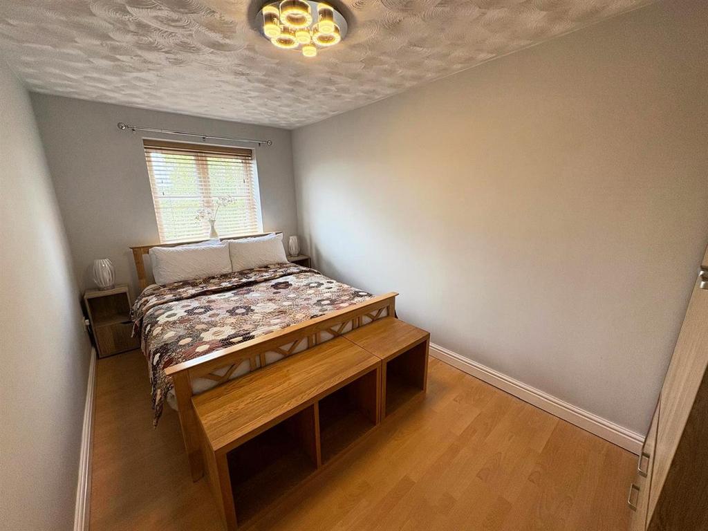 Bed3.JPG