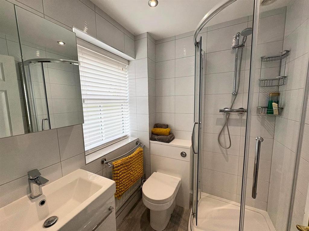 Ensuite.JPG
