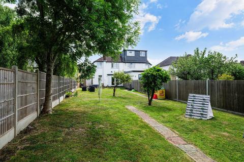 17 Ravensfield Gardens, Epsom, KT19 0ST