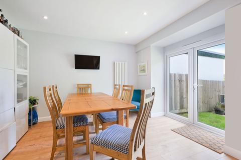 17 Ravensfield Gardens, Epsom, KT19 0ST