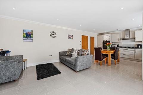 4 Coles Close, Little Harrowden, Wellingborough, NN9 5DD