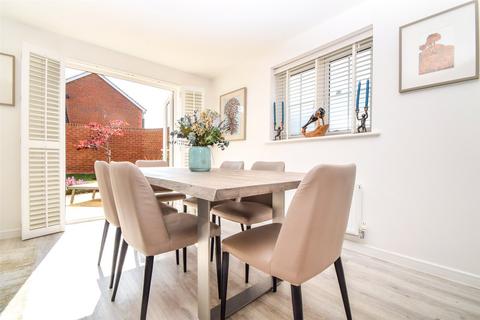 58 Corry Avenue, Yateley, GU46 7AU