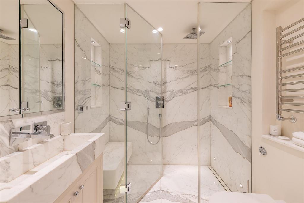 Flat 2, 11 Cadogan Square Hi-12.jpg