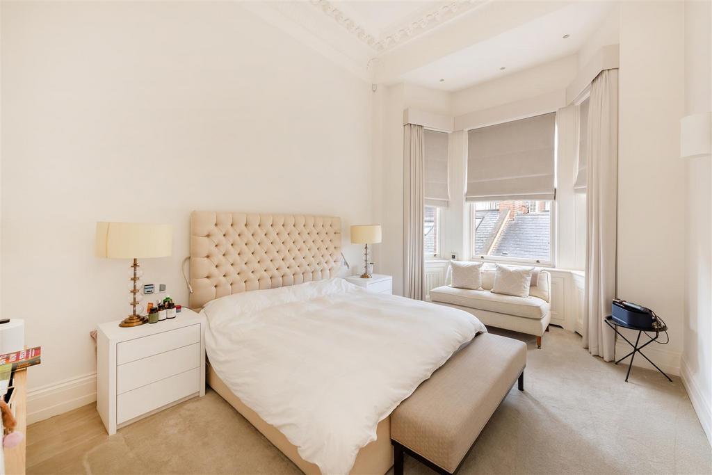 Flat 2, 11 Cadogan Square Hi-17.jpg