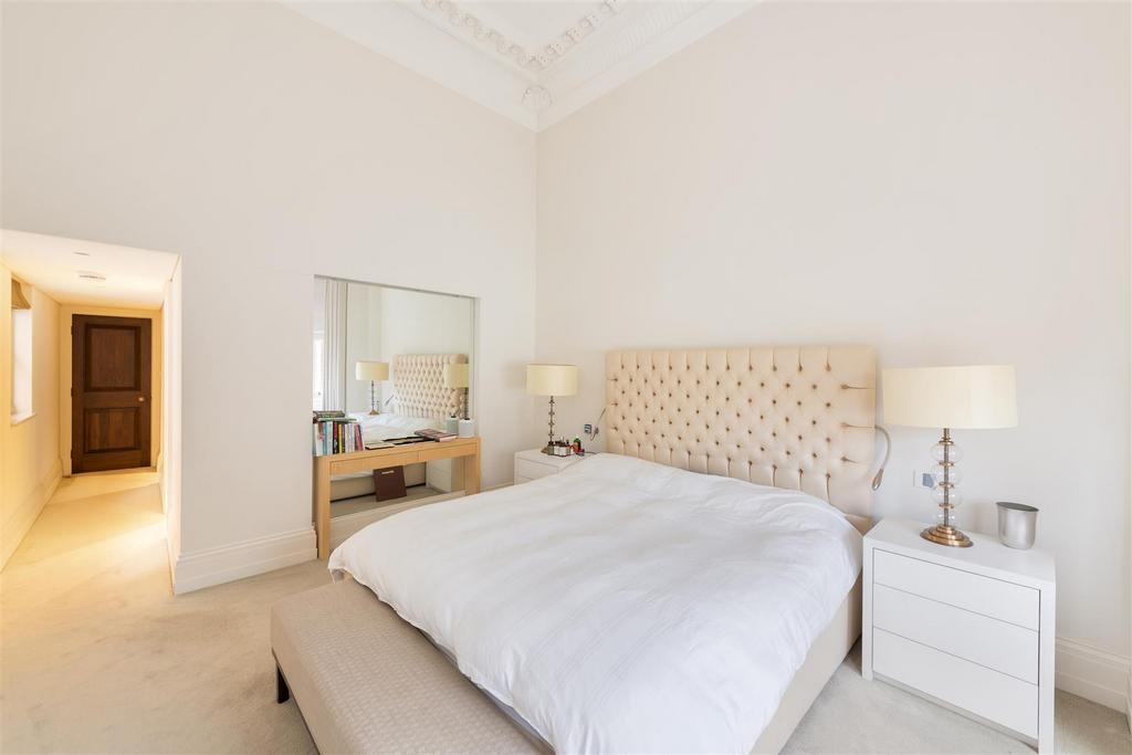 Flat 2, 11 Cadogan Square Hi-18.jpg