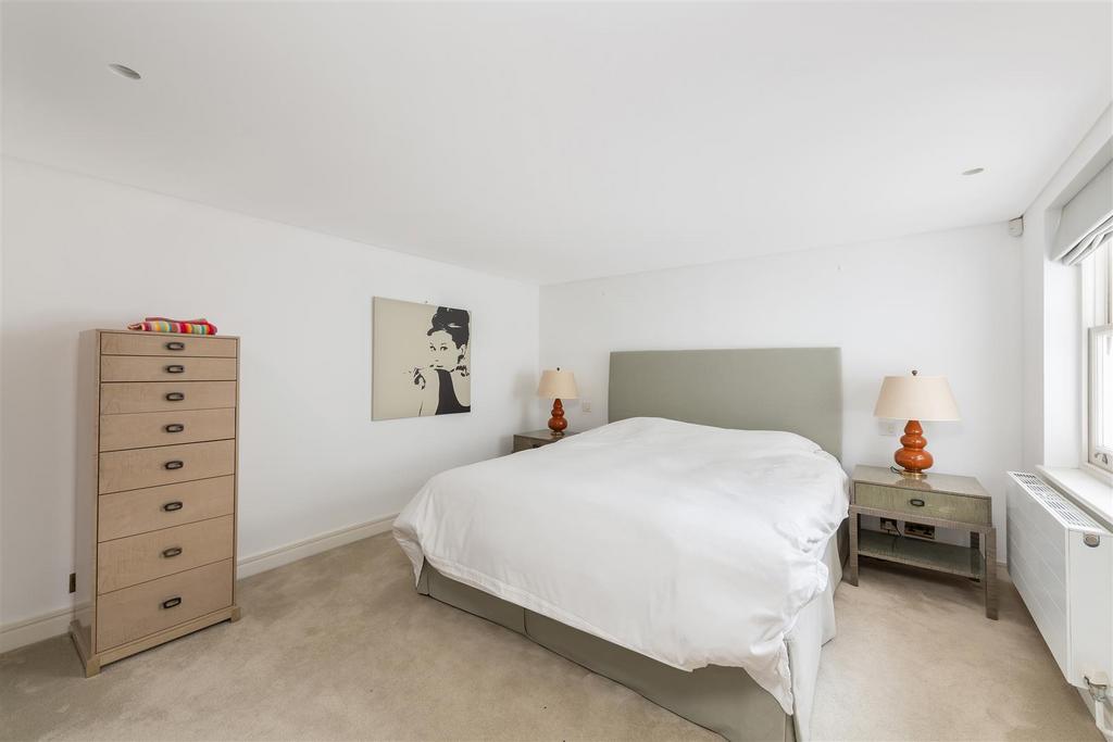 Flat 2, 11 Cadogan Square Hi-9.jpg