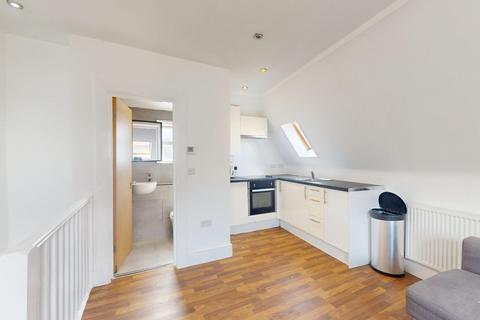 Studio to rent, Bacon Street, London, E1