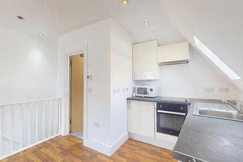 Studio to rent, Bacon Street, London, E1