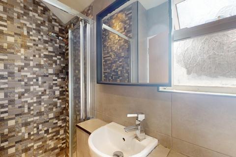 Studio to rent, Bacon Street, London, E1
