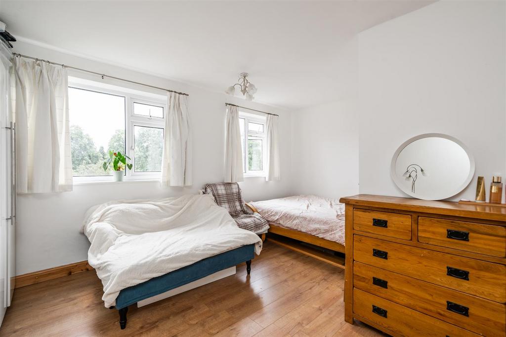 2 Oakland Close 15.jpg