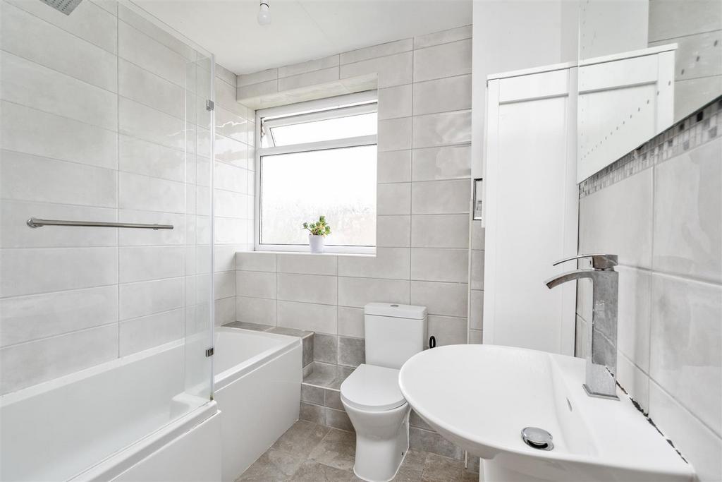 2 Oakland Close 14.jpg