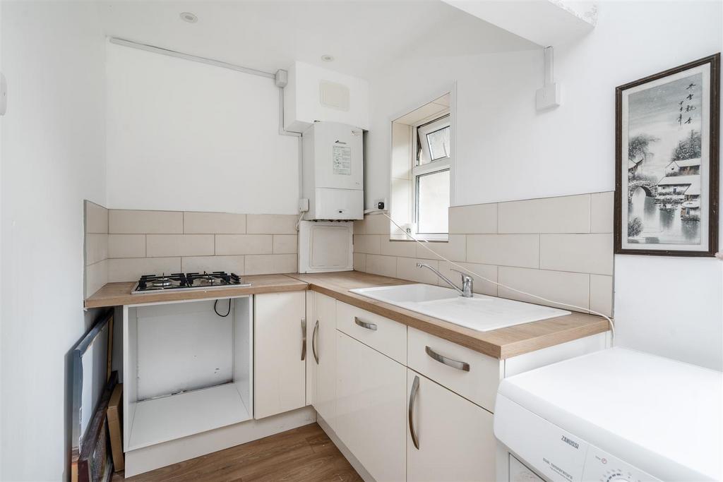 2 Oakland Close 3.jpg