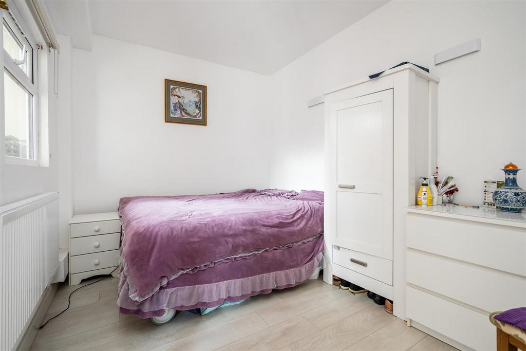 2 Oakland Close 1.jpg