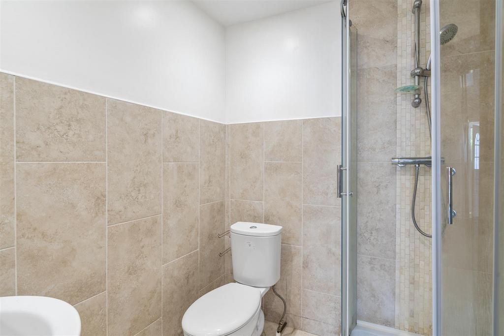 2 Oakland Close 5.jpg