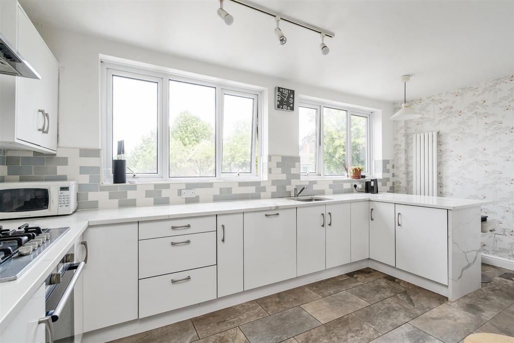 2 Oakland Close 8.jpg