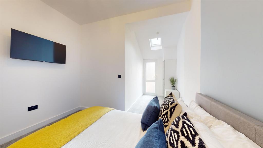 Wr9 Zx OJXYky8it3 JLk CNZw.jpg